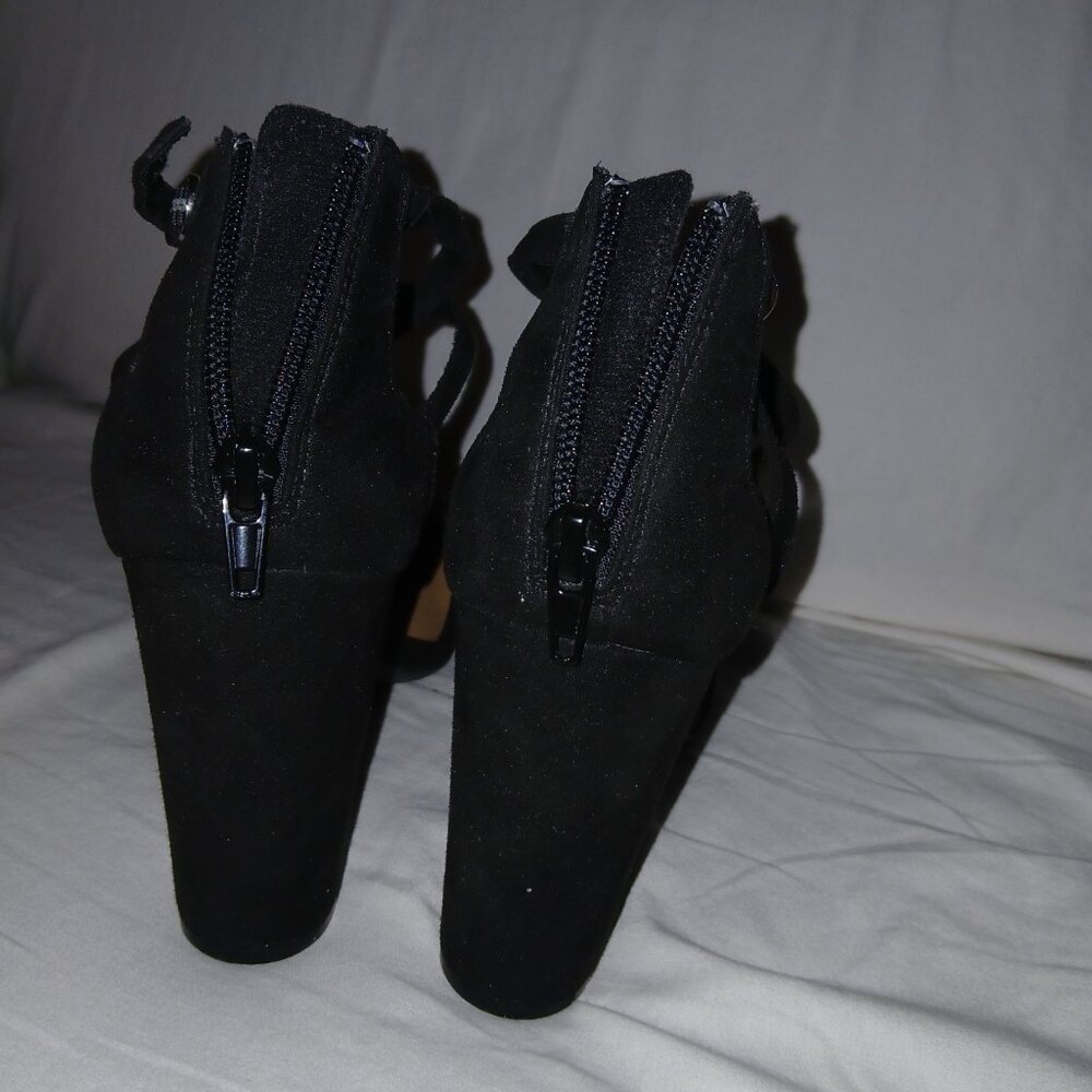 Shoes - Picture 4 of 7